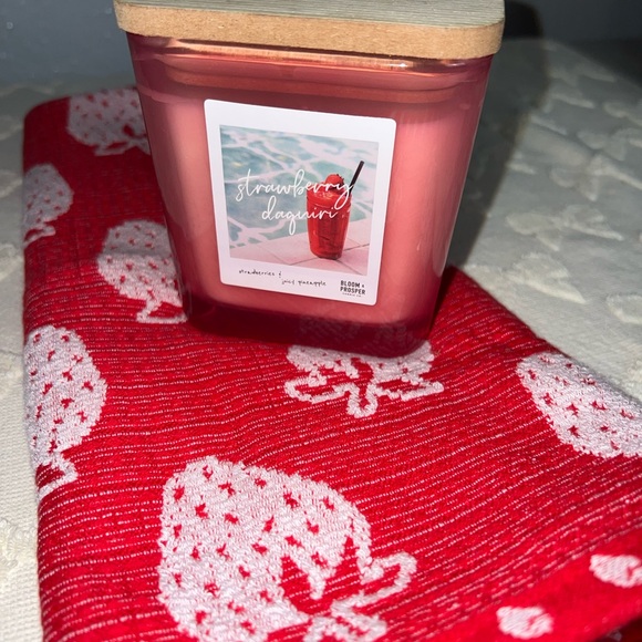 Strawberry Surprise Boutique Gift Box by Pk - Picture 7 of 14